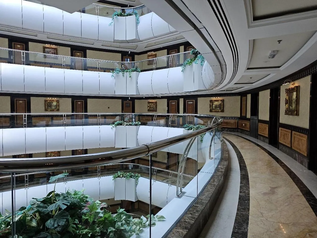 Royal Concorde Hotel & Suite دبي 4*,