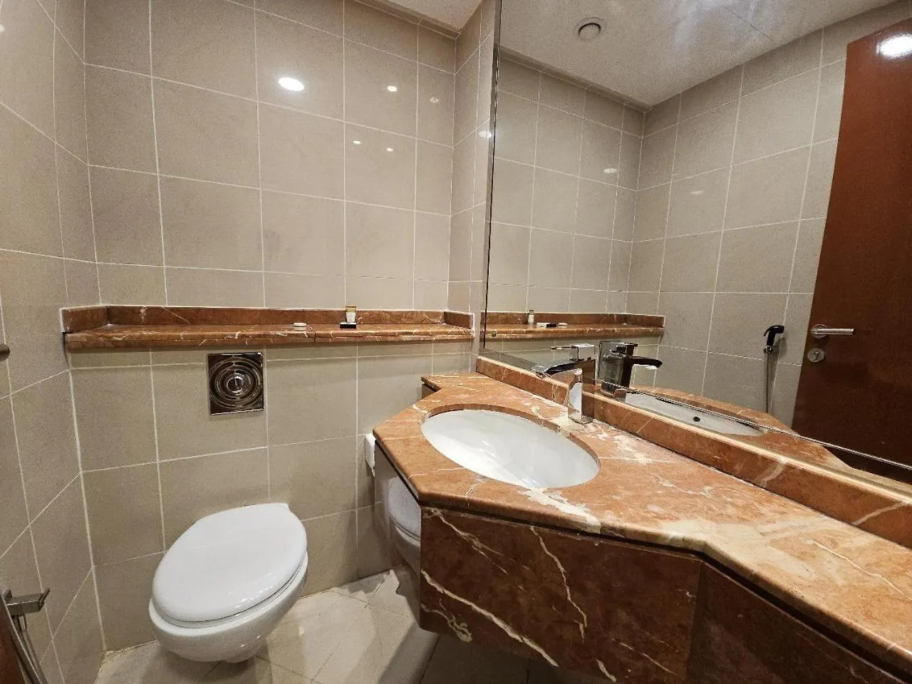 Royal Concorde Hotel & Suite دبي 4*,