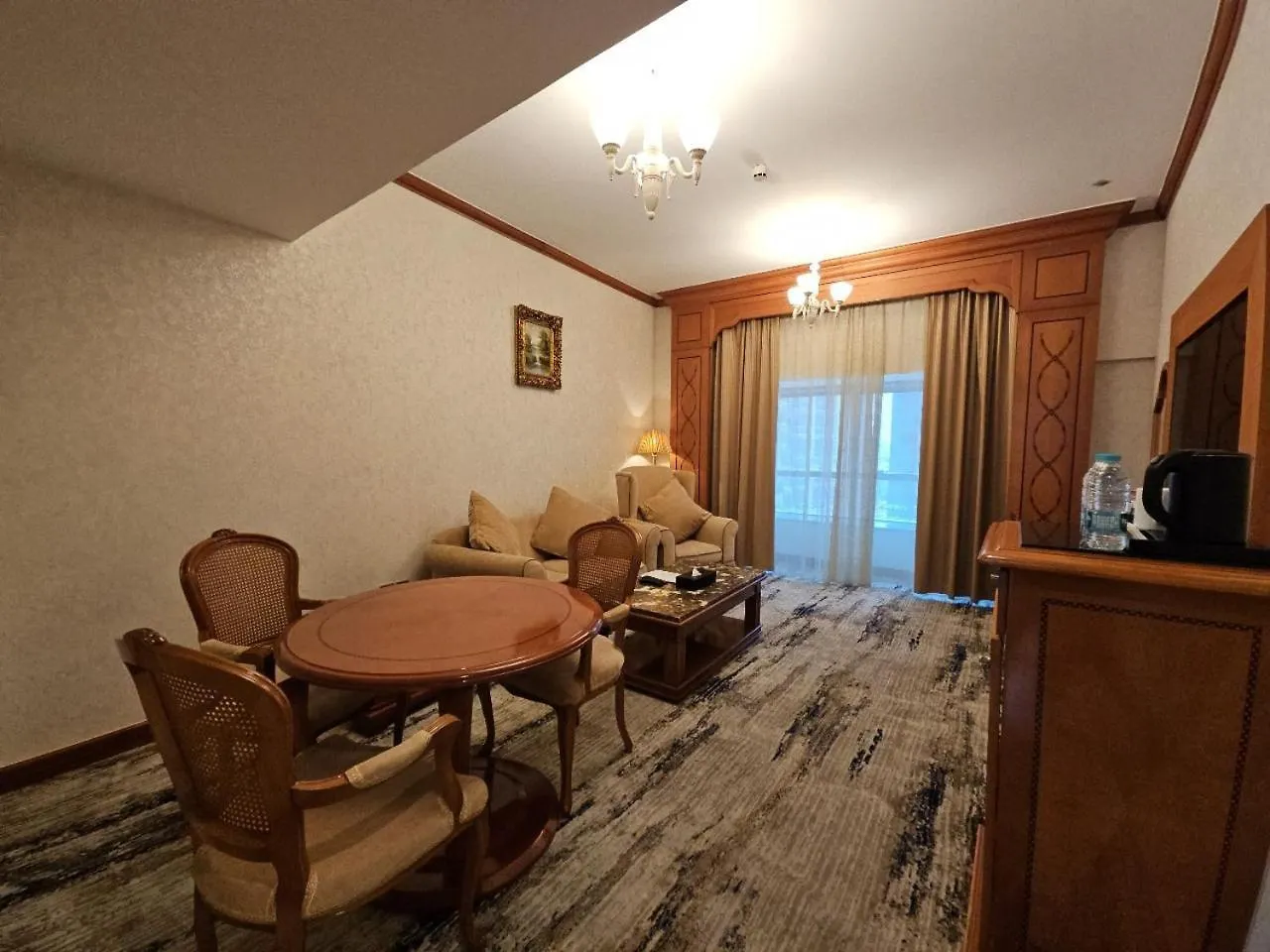 Royal Concorde Hotel & Suite دبي 4*,  الإمارات العربية المتحدة