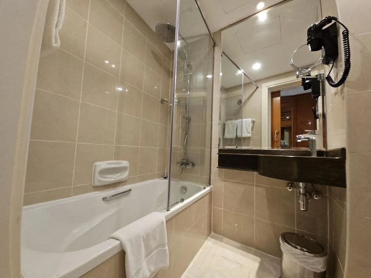 Royal Concorde Hotel & Suite دبي